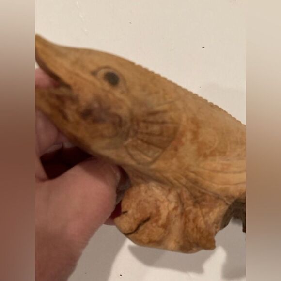 Hand Carved Fish On Wood Burl Folk Art Rustic 6” x 2” - Picture 9 of 9